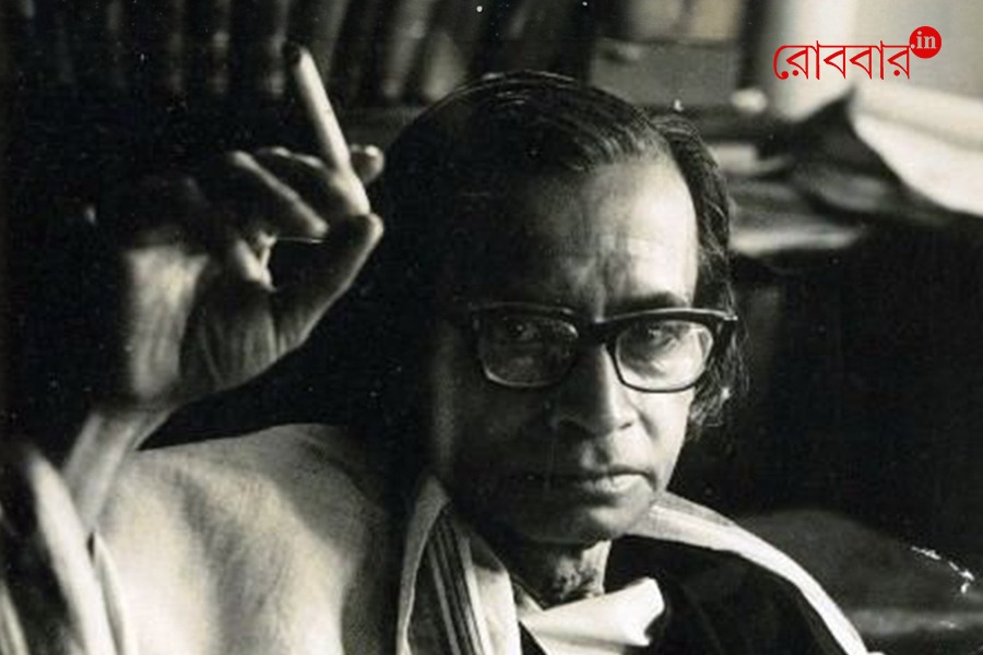 An article about Budhadeb Basu on his birth anniversary। Robbar
