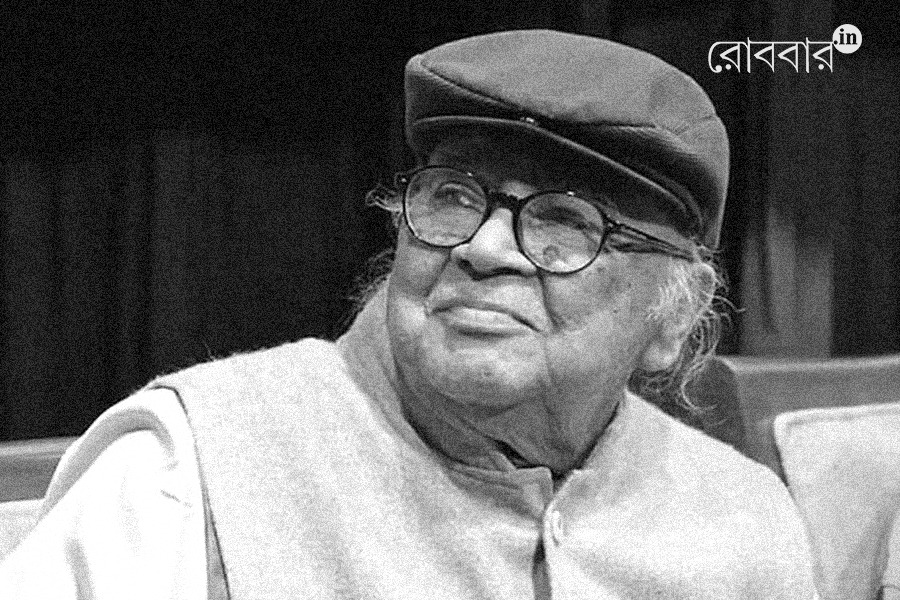 An obituary about Manoj Mitra by Ashoke Mukhopadya। Robbar