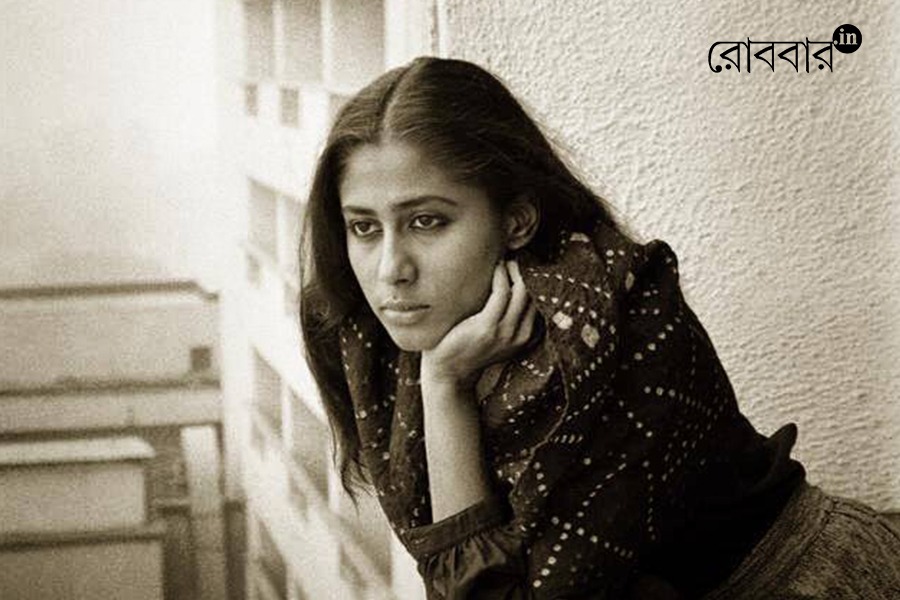 An article on smita patil by jhelum roy। Robbar