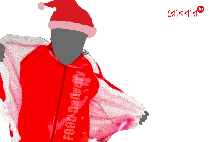 Zomato-rider-dressed-as-santa-forced-to-remove-costume। Robbar