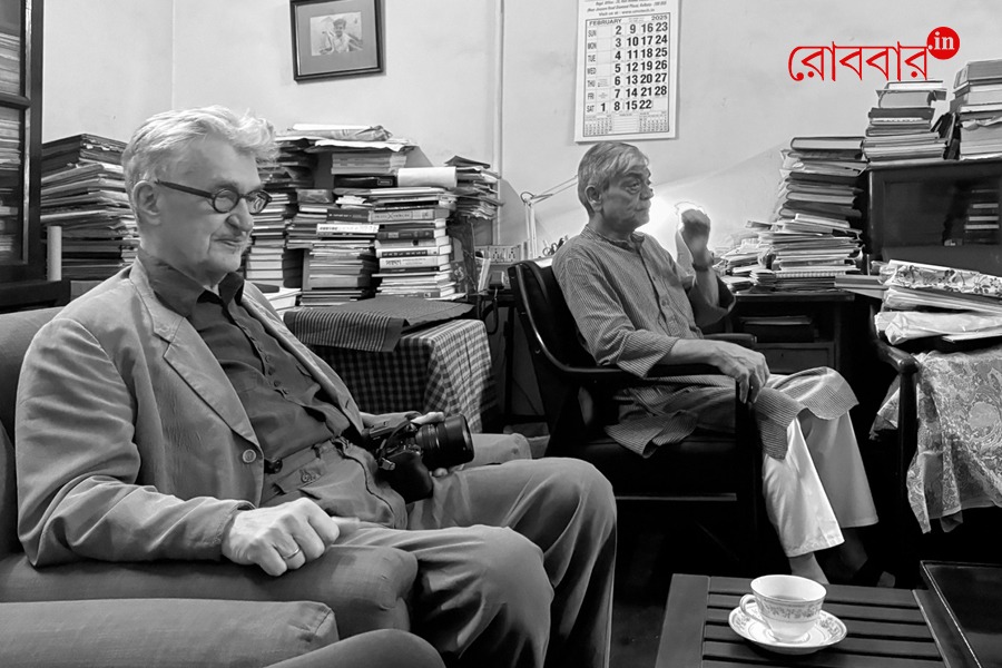 Satyajit Ray's house visited by Wim-Wenders। Robbar