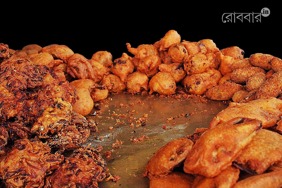 an article about ramadan snacks and its variation on kolkata street। Robbar