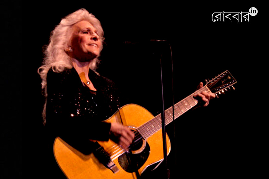An article about folk singer Judy Collins and contemporary singer-composers | Robbar