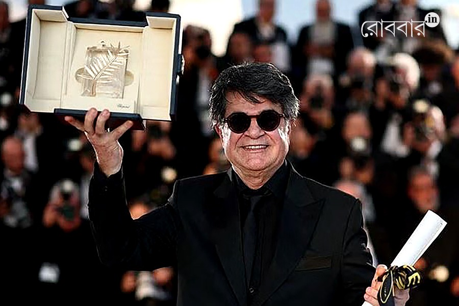 An article about the Palme d'Or awarded director Jafar Panahi and his recent film