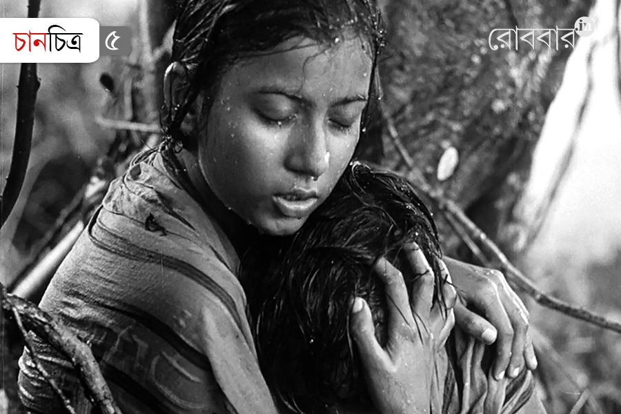 An article about the rain bath of Durga in Satyajit Ray's Pather Panchali