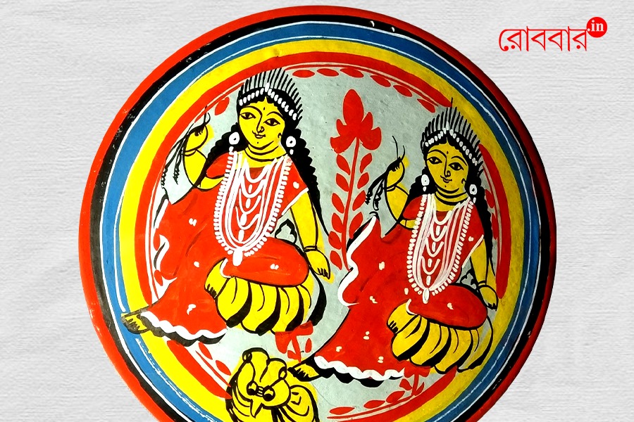 Bengal folk art Sara painting in Laxmi puja by the artists | Robbar