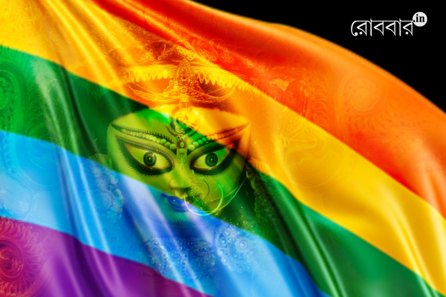 Transgender mocked by influencer in puja pandal | Robbar