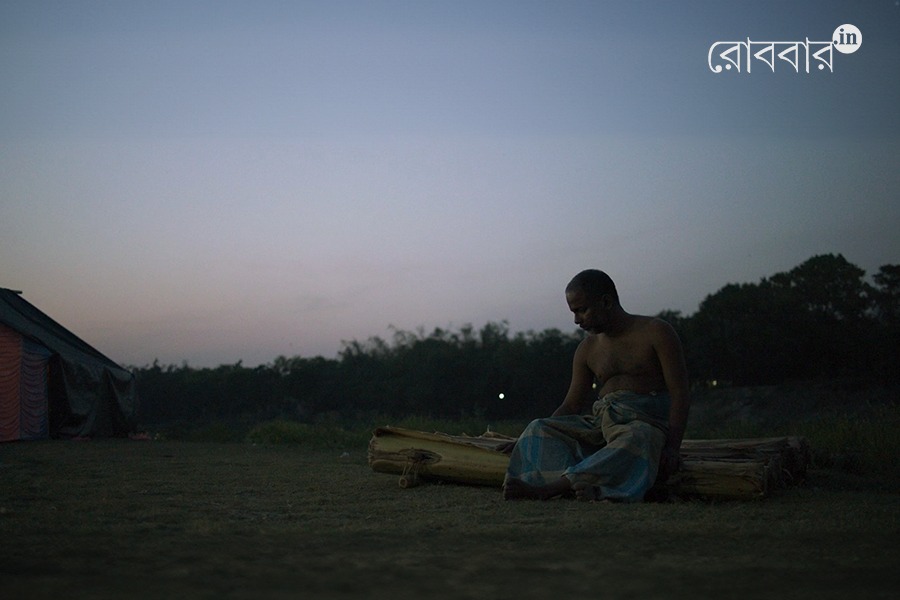 Pradipta Bhattacharya and his new film Nadharer bhela | Robbar