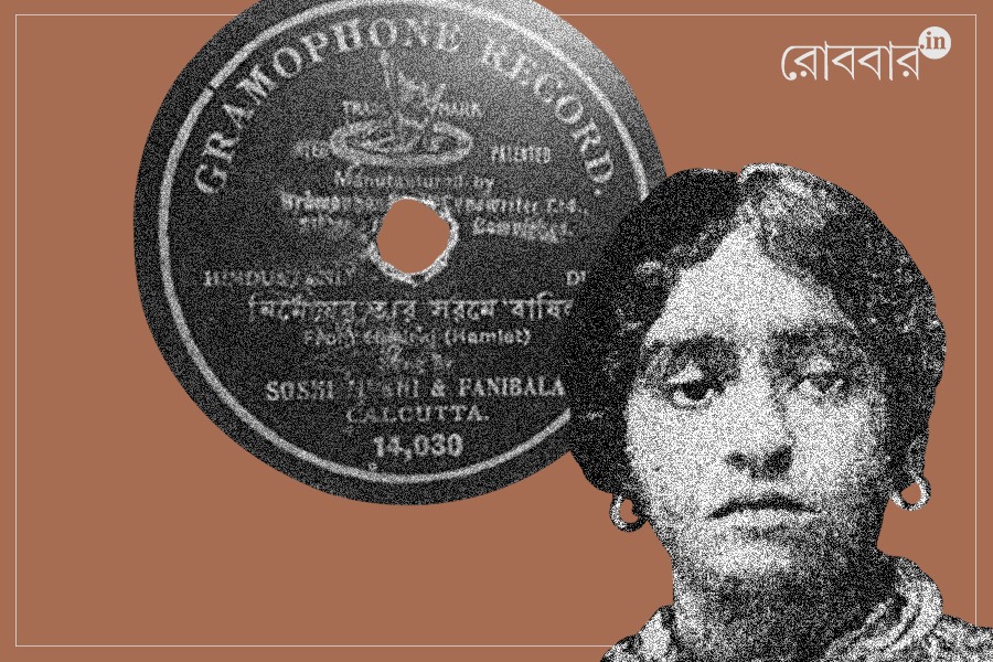 Sasimukhi and gramophone record of theatre songs। Robbar
