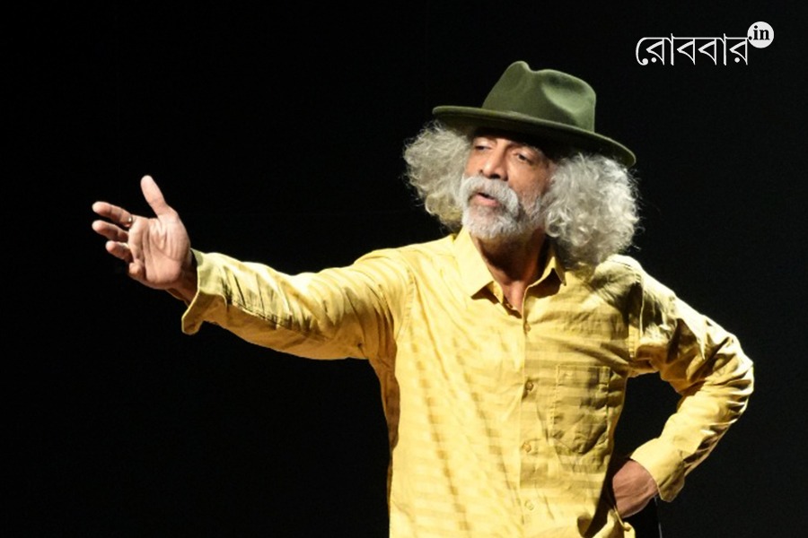 Review of Piyakkad, a play by Makarand Deshpande। Robbar