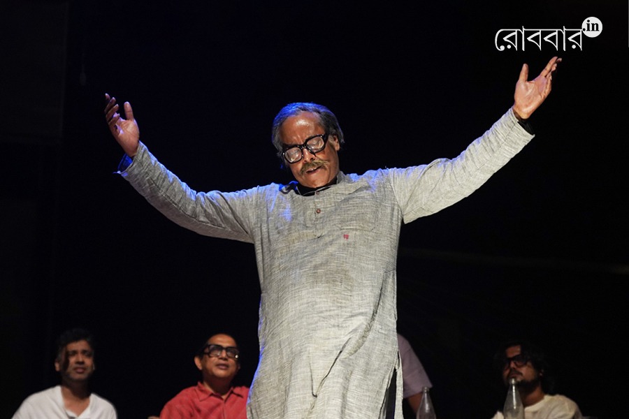 Review of Aa-Shakti, a play about Shakti Chattopadhyay। Robbar