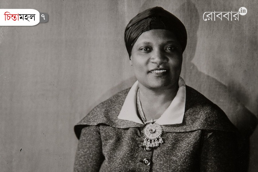 negros started living successfully with whites in america | Robbar