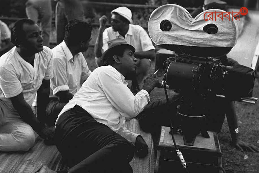 shakti samanta and uttam kumar in amanush movie | Robbar