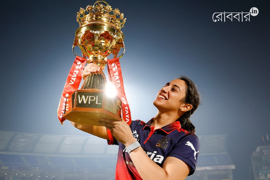 smriti mandhana needs to be cheered up as a cricketer | Robbar