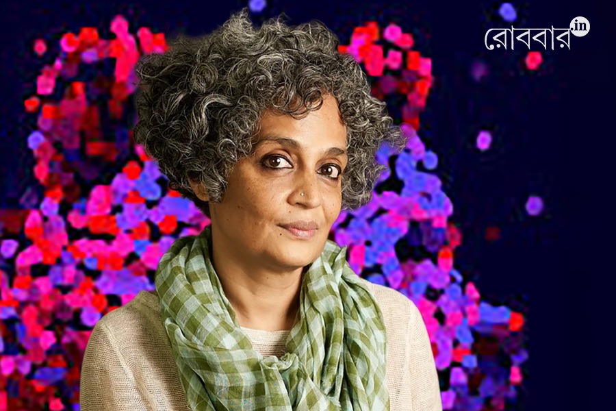 What Led Arundhati Roy Quit the Berlinale Film Festival?। Robbar