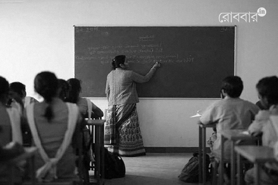 mla and teacher clash create controversy in indas school bankura। Robbar