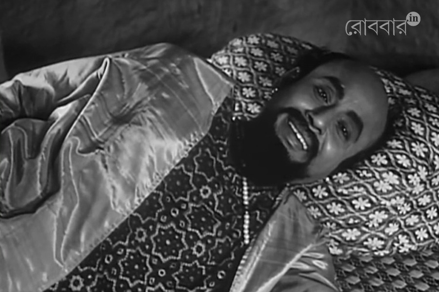 war, light and memory satyajit ray to samar abu elouf | Robbar