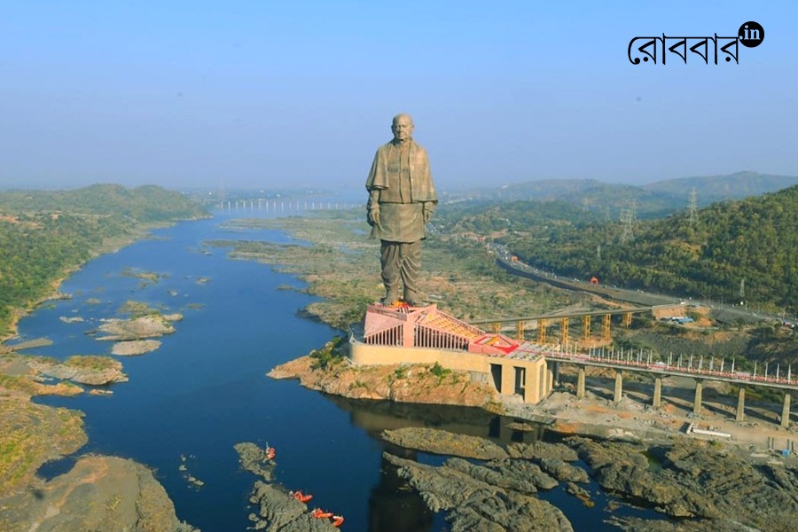 When Statues Speak: Politics, Identity, and Cultural Conflicts। Robbar