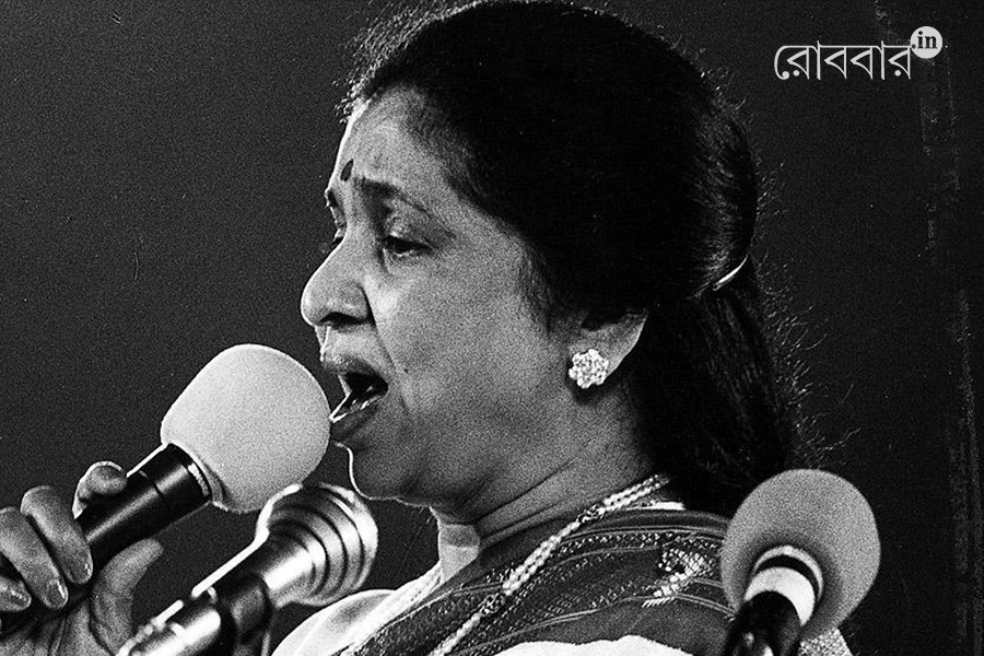 Asha Bhosle Passes Away: End of an Era in Indian Music। Robbar