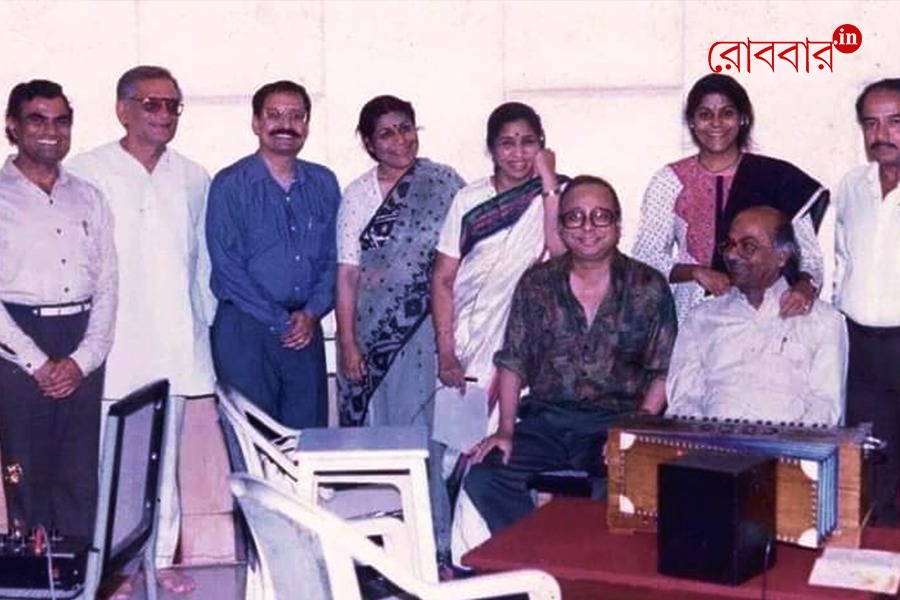 memoir of two legends salil chowdhury and asha bhosle | Robbar