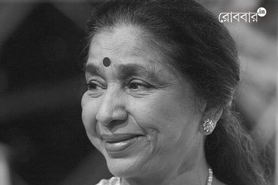 obituary of legend asha bhosle by debajyoti mishra | Robbar
