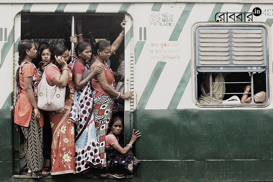 the struggle and threats of working women in india | Robbar