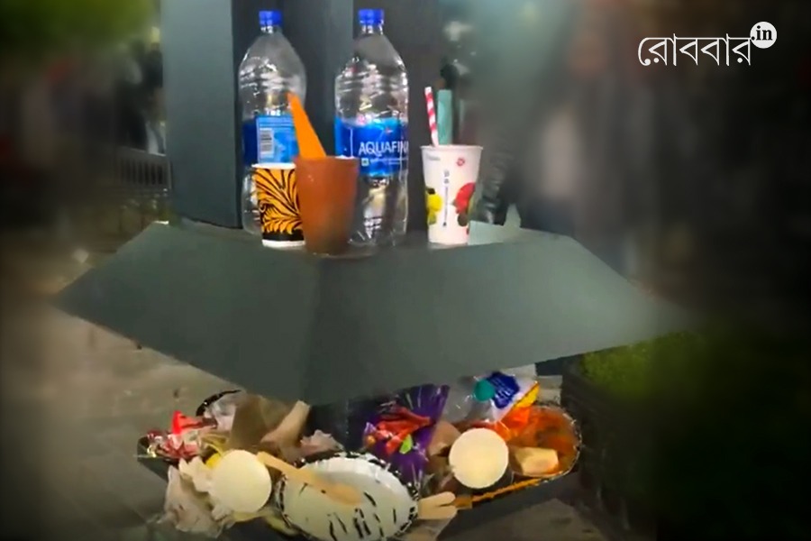 Charging station quickly became a trash dumping point। Robbar