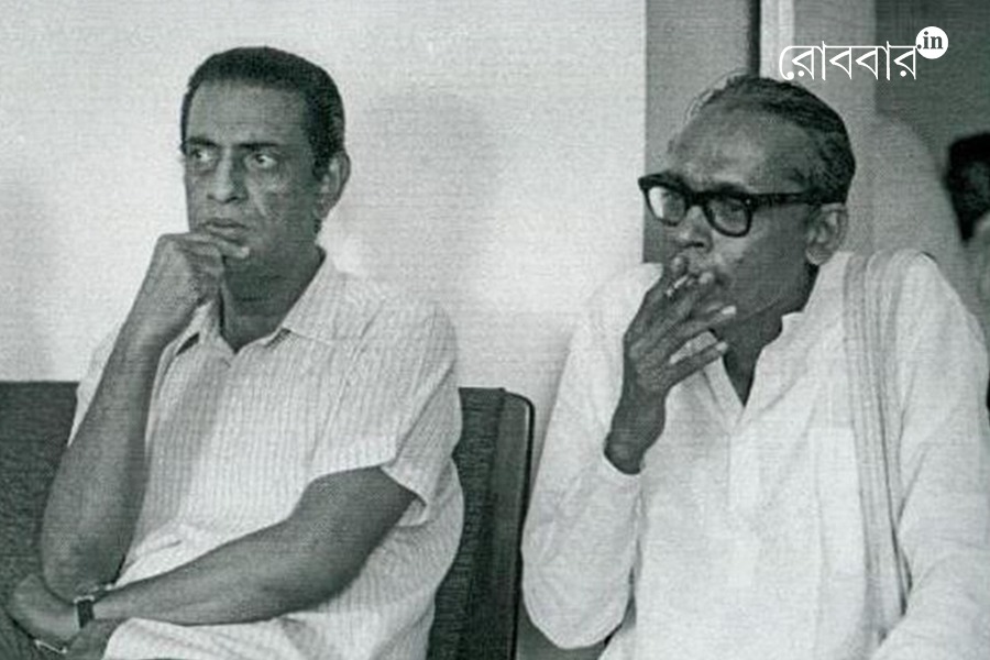 use of rabindra sangeet by satyajit ray and ritwik ghatak | Robbar