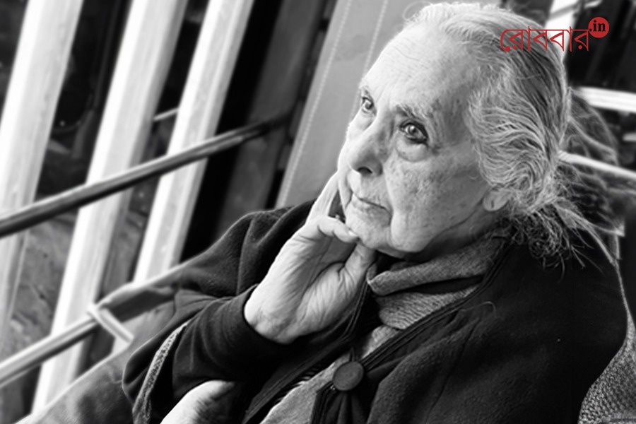 a review of historian romila thapar's memoir just being | Robbar
