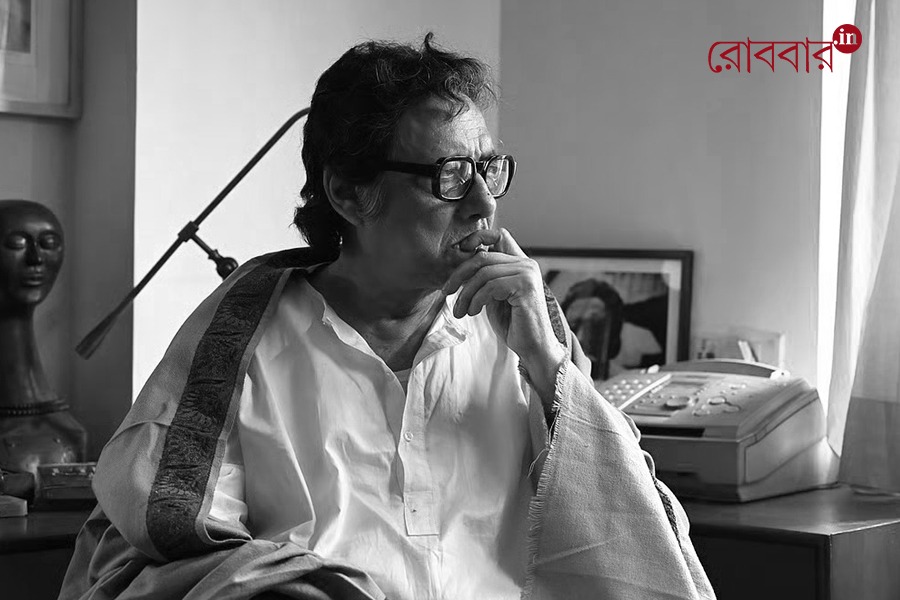 anjan dutta as his guide mrinal sen in chalchitra ekhon | Robbar