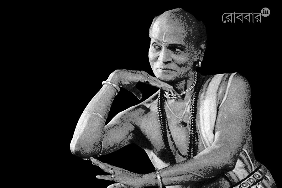 guru kelucharan performed jagannath bhajana of salabeg | Robbar
