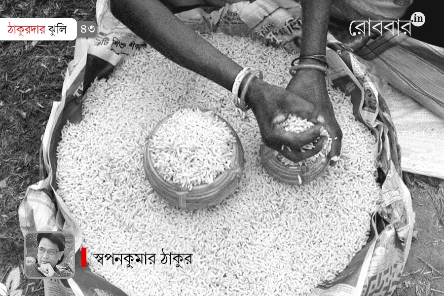 muri & its various combinations famous side food of india | Robbar