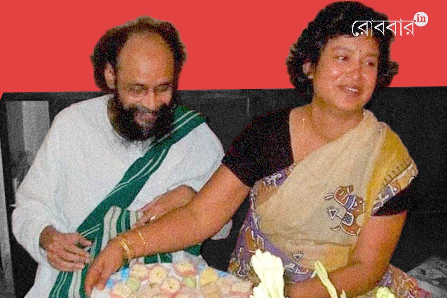 taslima nasreen remembering friendship with joy goswami | Robbar